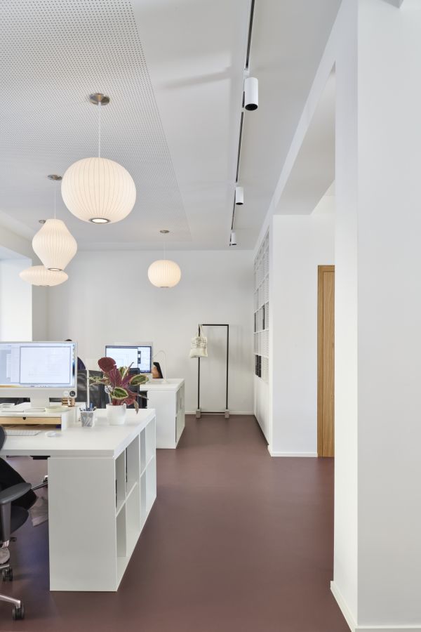 Transformation d'une ancienne pharmacie en bureaux